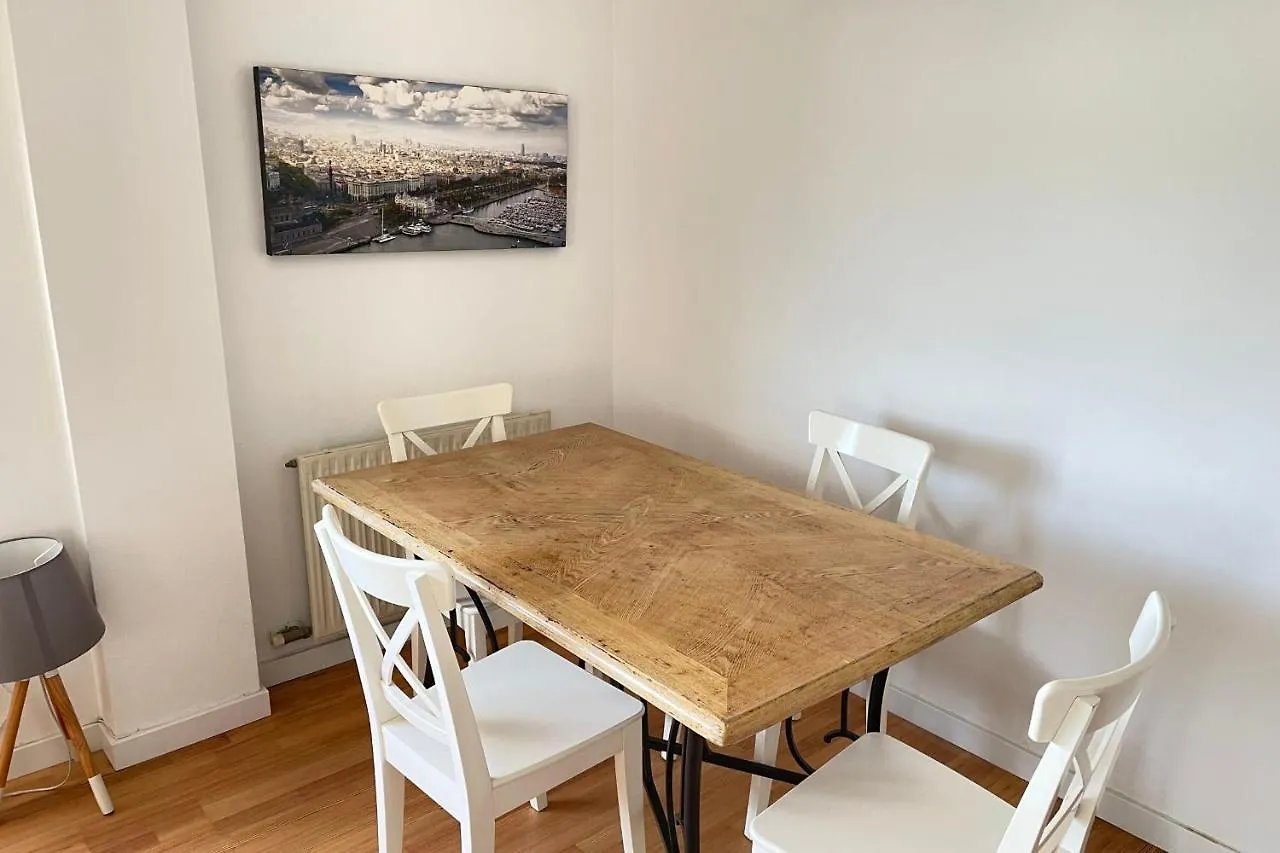 Apartment With Sea Views Next To The Beach Of Mar Bella Barcelona